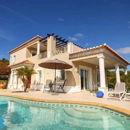 Villa Casa Das Flores - *
